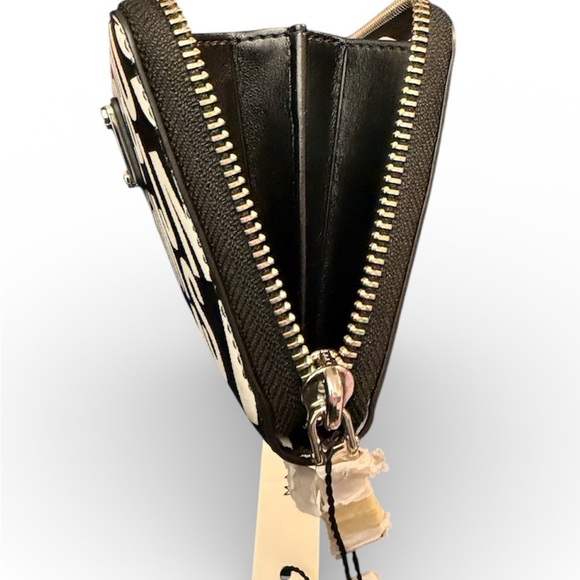 MARC JACOBS LOGO CONTINENTAL WALLET - Picture 4 of 13